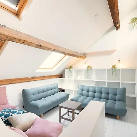 Charming Nationale Street Apartment *