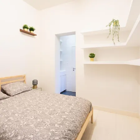 Charming Nationale Street Apartment Antwerp